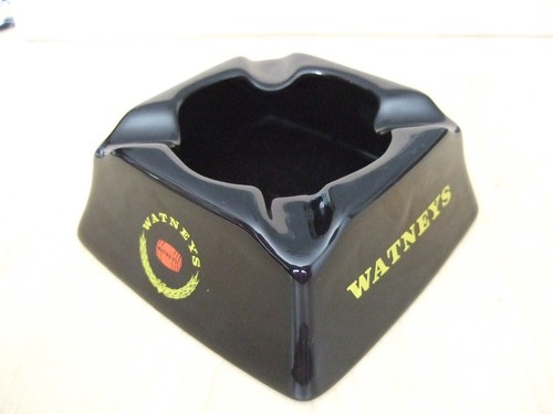 Watneys red barrel ashtray - red,