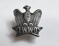 1980's Polish Army Badge Twwo Eagle over crossed Swords 21 x 18 mm