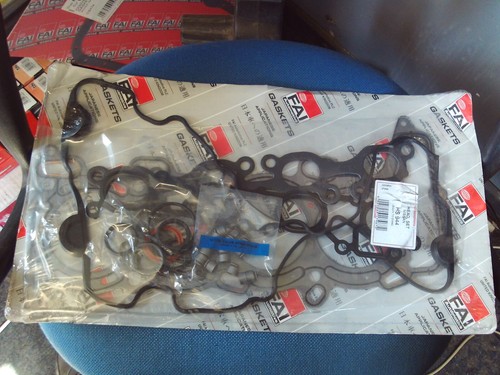 Head gasket set for - head, nissan