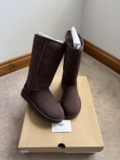 GENUINE UGG BOOTS W CLASSIC