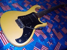 RARE COLLECTABLE ARIA THE CAT .. EARLY 80'S SUPERSTRAT , METALLIC CREAM !!