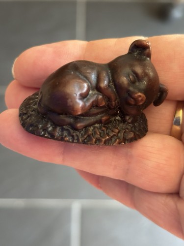Small sleeping resin pig - small,