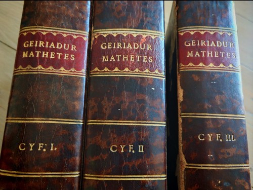 Geiriadur mathetes old welsh - old,