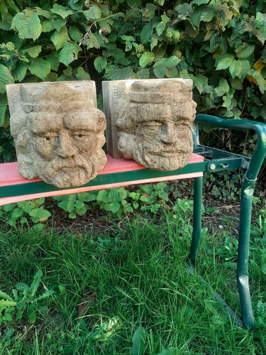 Pair stone king head - pair,