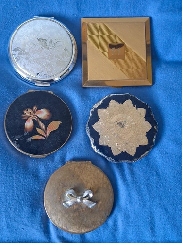 Job lot vintage powder - lot,