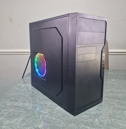 Gaming and 1 desk - pc,
