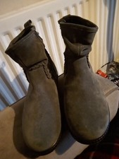 Womens Size 7.5,Grey Suede