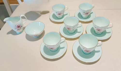 Vintage 1950s royal - vintage,