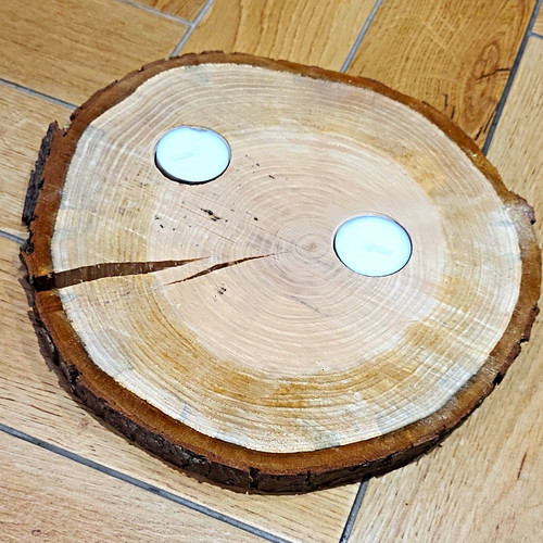 Round live edge wood slice - edge,