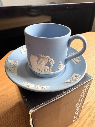 Wedgwood cup and saucer set - saucer,