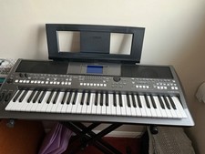 Yamaha PSR-S670 - excellent condition with original packaging and user manual