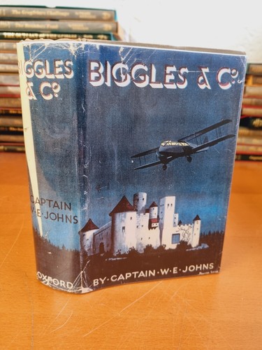 Captain johns biggles - e.,