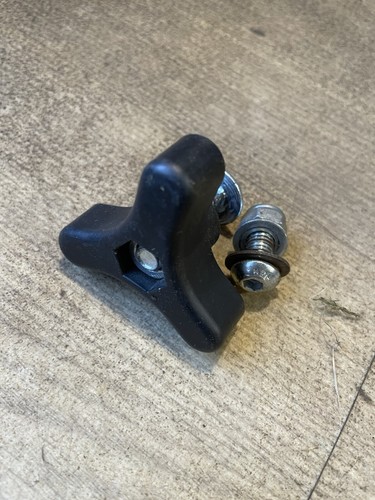 Lower handlebar fixing - lower,