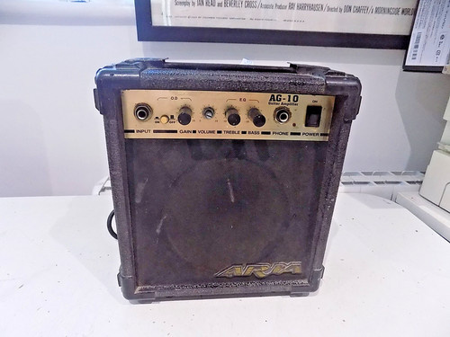 Aria guitar amplifier - ag-10,