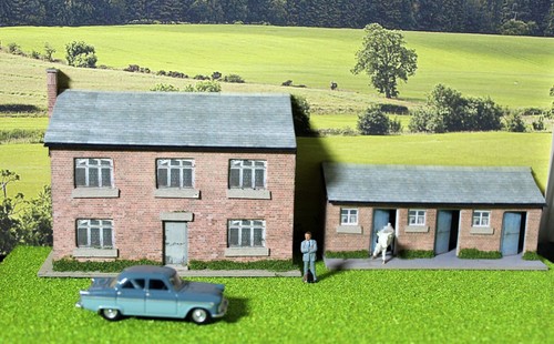 Low relief farm building and