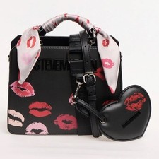  ❤️STEVE MADDEN LIPS BLACK