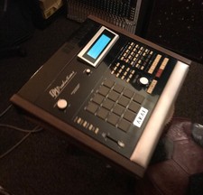 AKAI MPC 60 Midi Sequencer & Drum Sampler