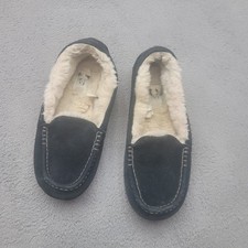 UGG Slippers Womens 9 Black