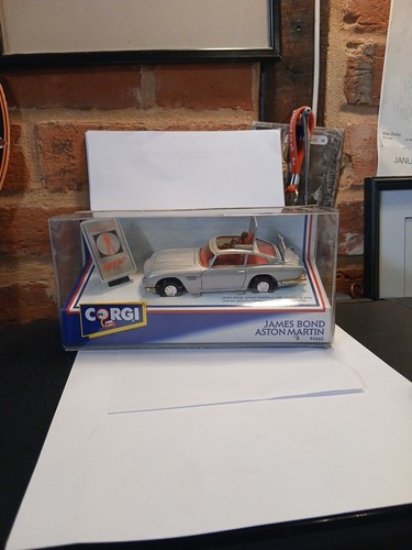 Corgi 94060 james - corgi,