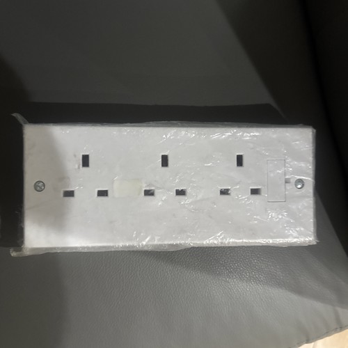 Socket with back box triple - 3,