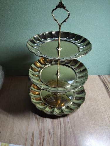 Gold tone metal - tone, tier