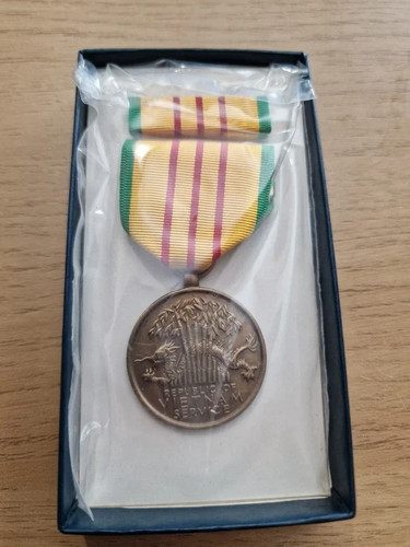 Vietnam service medal set - us,