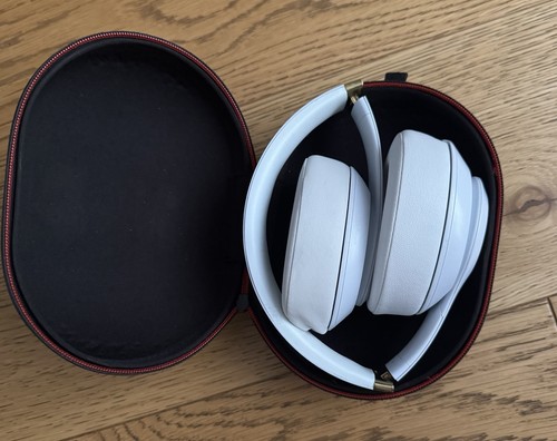 Beats dre studio - by, dr.