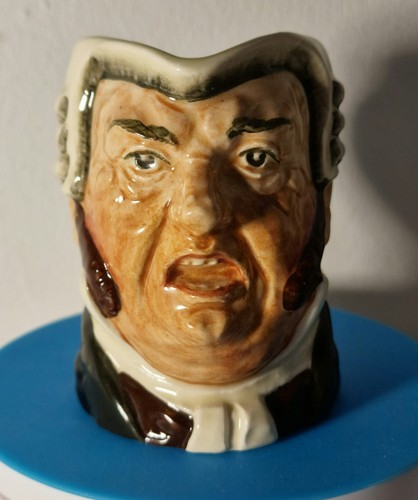 Royal doulton small character - royal,