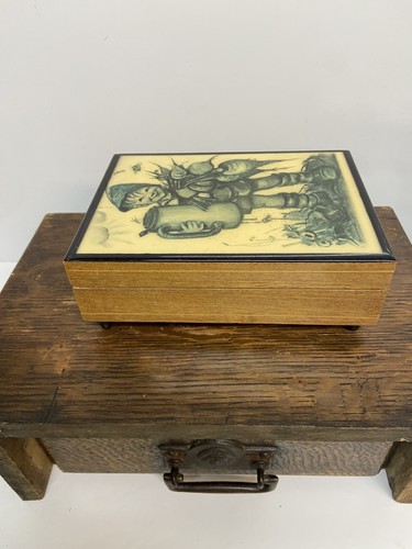 Vintage hummel music box - box, swiss