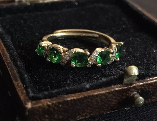 Vintage style jewellery green - vintage,