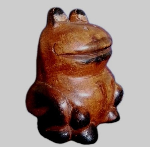 Wooden frog carving display - carving,
