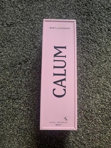 Moet chandon champagne - chandon,