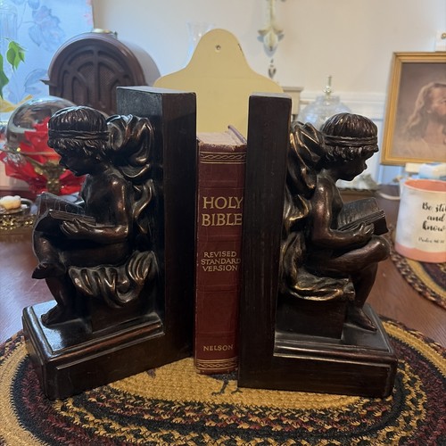 Set bookend child cherub - of,