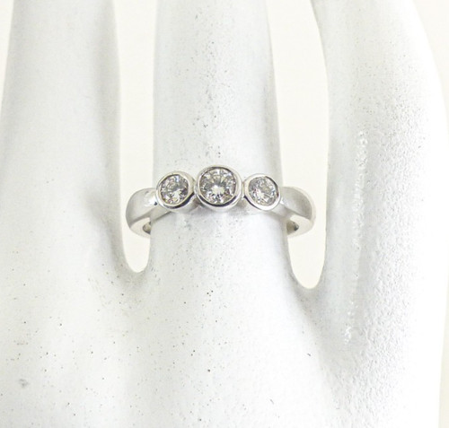 18ct white gold - white, ring