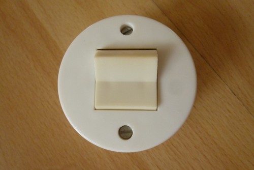 Old round white light - white,
