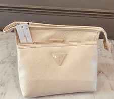 Guess Dannie Travel Beauty