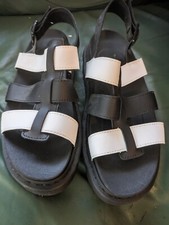 Dr. Martens Yelena Platform