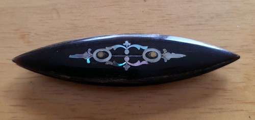 Horn tatting shuttle - tatting, shuttle.