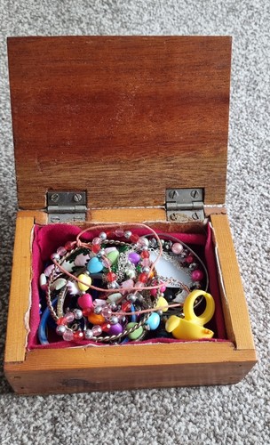 Wooden lined jewellery - , box