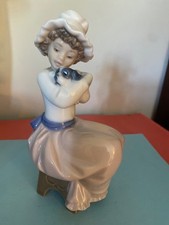 NAO LLADRO PORCELAIN FIGURINE