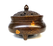 chinese antique bronze censer. ming xuande. Width 3 3/4 inches