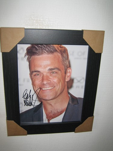 Robbie williams signed photo - robbie,