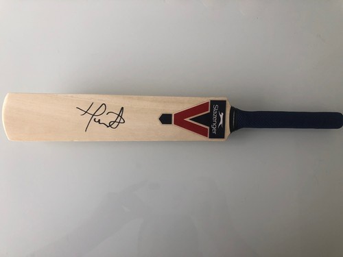 Signed harmanpreet kaur - harmanpreet,