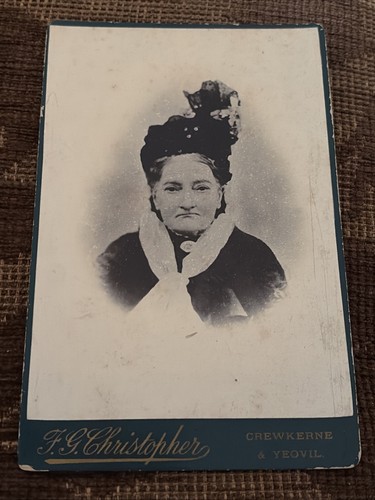 Victorian cabinet card photo - cabinet,