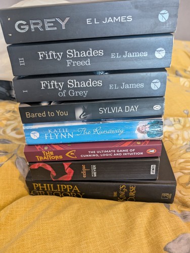 Large book bundle different - large,