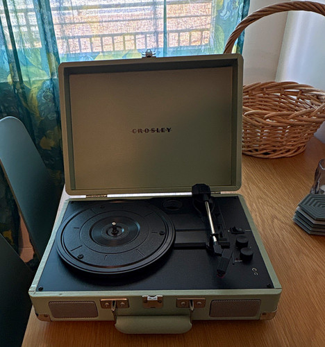 Crosley model green - model,