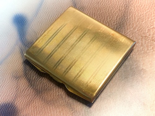 Small 1940s gold tone - , deco