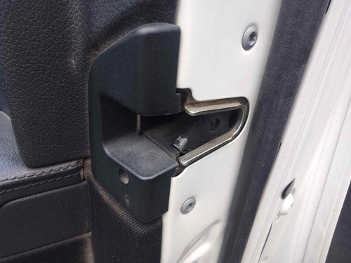 Right front door lock - front,