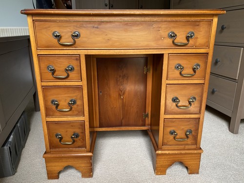 Period twin pedestal - period,