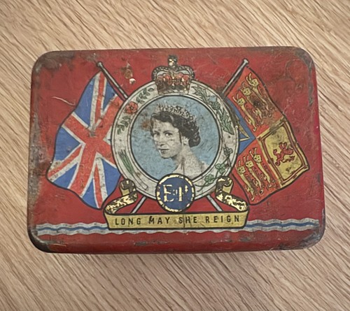 Vintage 1953 oxo tin - vintage, queen